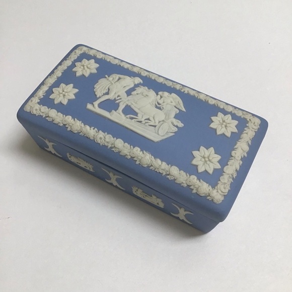 Wedgwood England 1970’s Pale Blue Rectangle Lid Box Ulysses & Chariot Pill Match - Picture 5 of 11